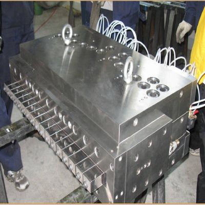 중국 시장에서 플라스틱 재료에 대한 700mm WPC 홀드 도어 패널 외출 폼