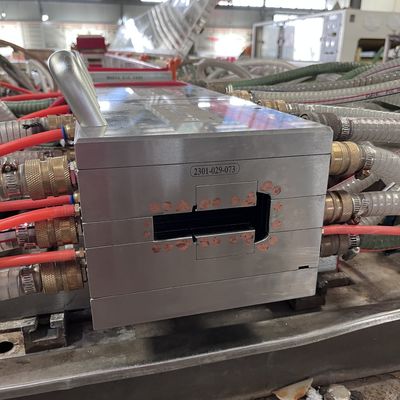 전자기 닦는 PVC 스커팅 베이스보드 프로필 extrusion mold for products