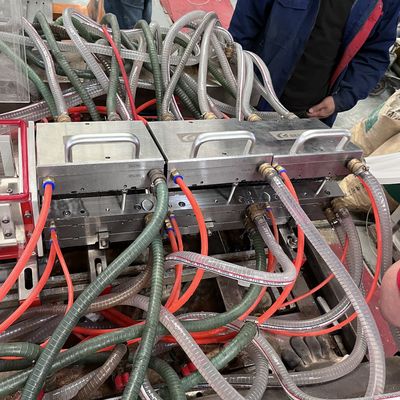 전자기 닦는 PVC 스커팅 베이스보드 프로필 extrusion mold for products