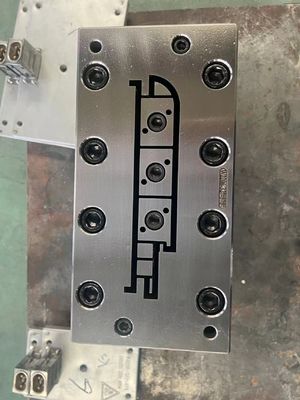 전자기 닦기 표면 처리 OEM WPC 문 프레임을위한 WPC 진압 폼