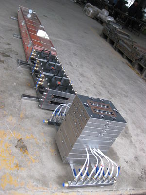 목재 플라스틱 복합 바닥 엑스트루더 기계 라인 150-200kg/h 용량