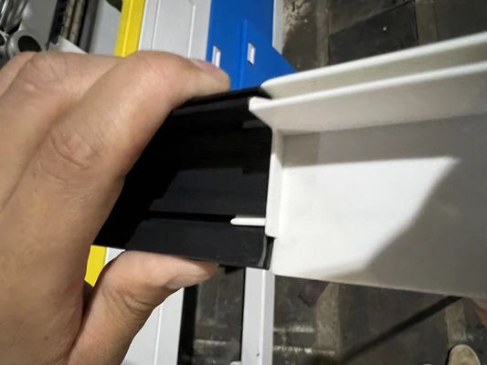 가정용 제품 생산을위한 사용자 정의 UPVC 프레임 프로필 플라스틱 진압 폼