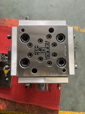 EKO UPVC 플라스틱 프로파일 고객 크기로 1-Cavity PVC 추출 폼으로 제조