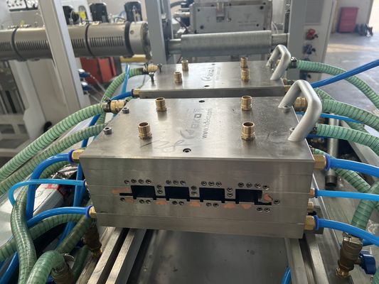 전자기 닦기 표면 처리 WPC PE WPC 및 PVC WPC 진압을 위한 폼