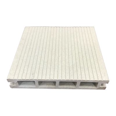 261 * 31mm 홀로 데킹 폼과 PE 재료를 가진 WPC 클래딩 생산 기계