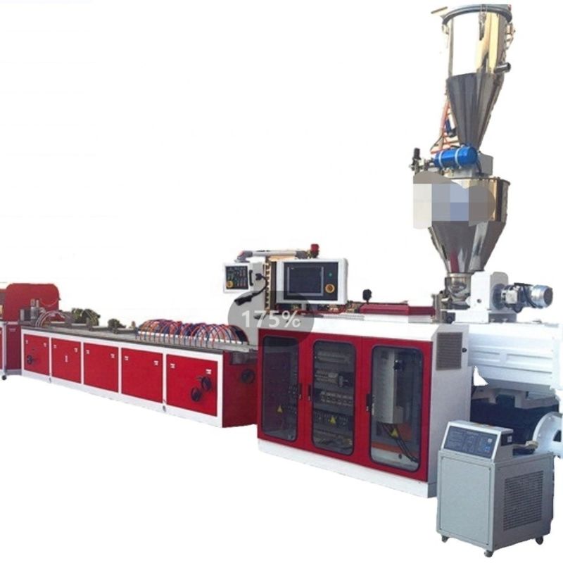 목재 플라스틱 복합 바닥 엑스트루더 기계 라인 150-200kg/h 용량